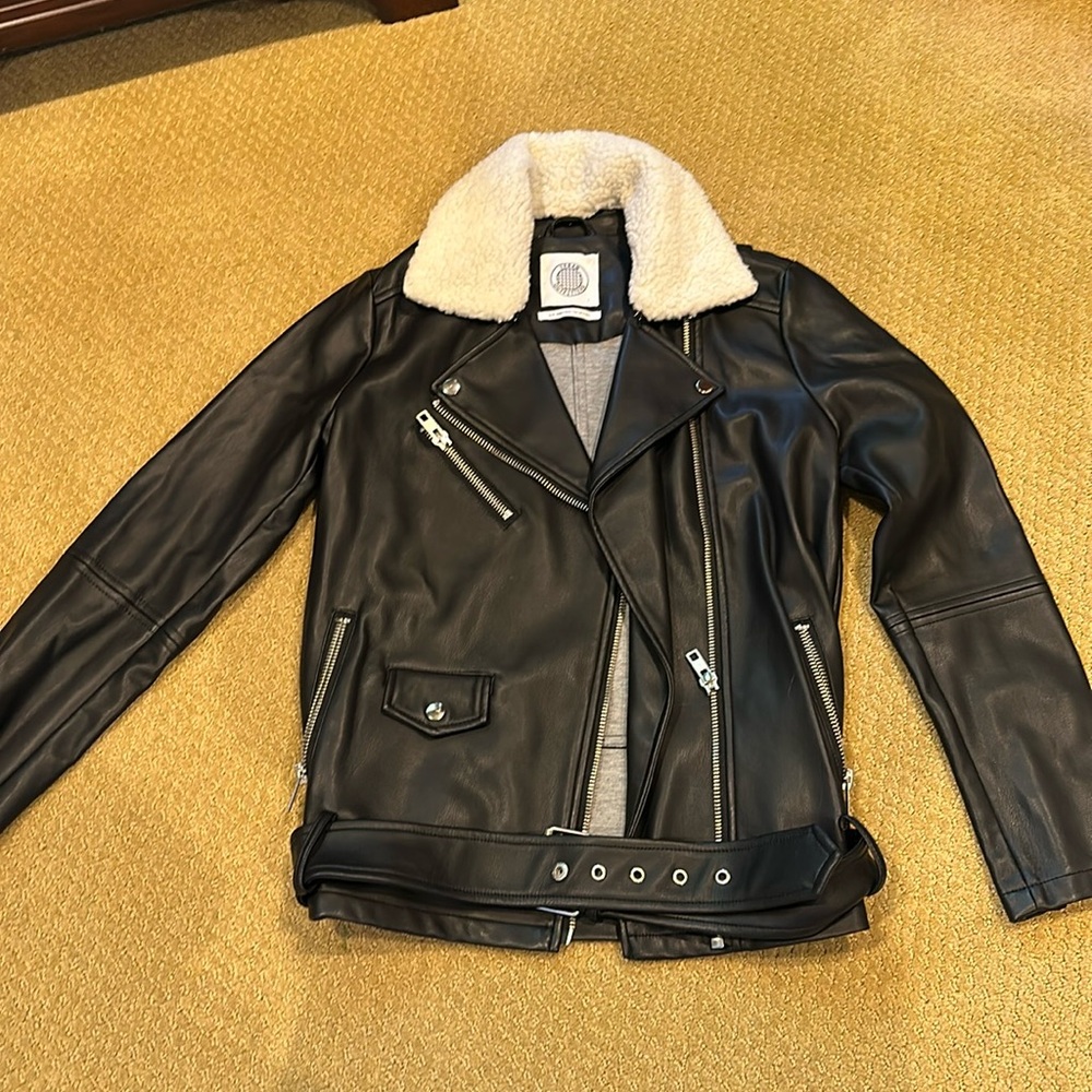 Leather jacket with sheep collar